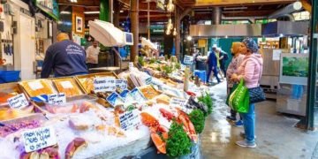 10 Prinsip Ekonomi Beserta Tujuan, Manfaat, dan Contoh