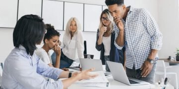 Groupthink dalam Trading: Ketika Keputusan Bersandar pada Opini Mayoritas